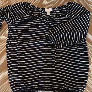 Black and white striped 3/4 sleeve shirt